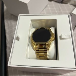 Michael Kors digital watch comes with charger and original box and extra band